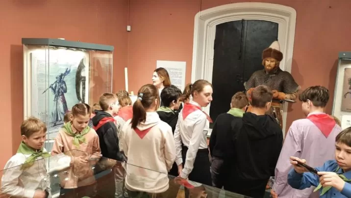 Дети из Чехова примерили богатырские доспехи в Серпуховском «НЕскучном музее» Новости Чехова 