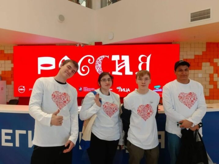 Студенты из Чехова отработали волонтерами на выставке «Россия» Новости Чехова 