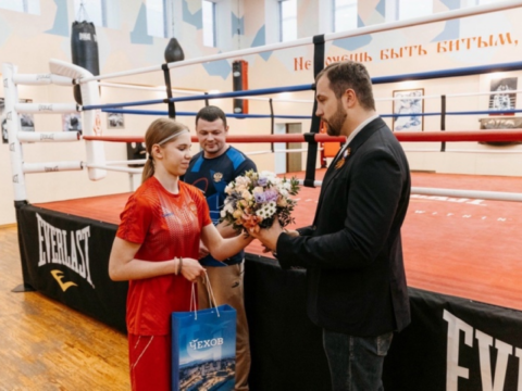 Ксения Андреева из Чехова стала сильнейшей на Первенстве России по боксу Новости Чехова 
