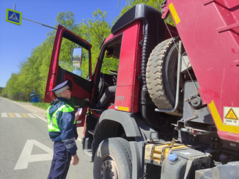 Водителей грузовиков в Чехове попросили не превышать скорость и не забывать отдыхать Новости Чехова 